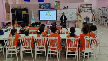 Eğitim sırasında öğrencilerin iklim değişikliği sunumu