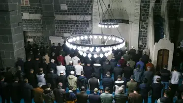 Miraç Kandili ibadet anı