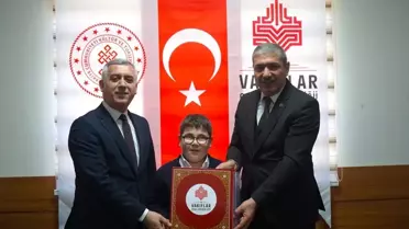 Görme engelli hafızlar Braille Kur’an inceliyor