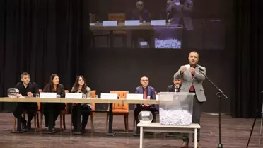 Umreye giden çiftlerin kura çekimi anı