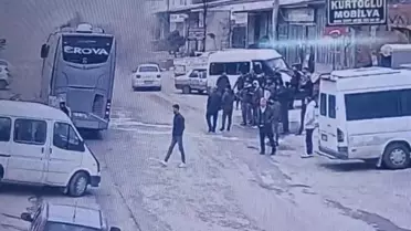 Yanmış otobüsün yakın çekimi