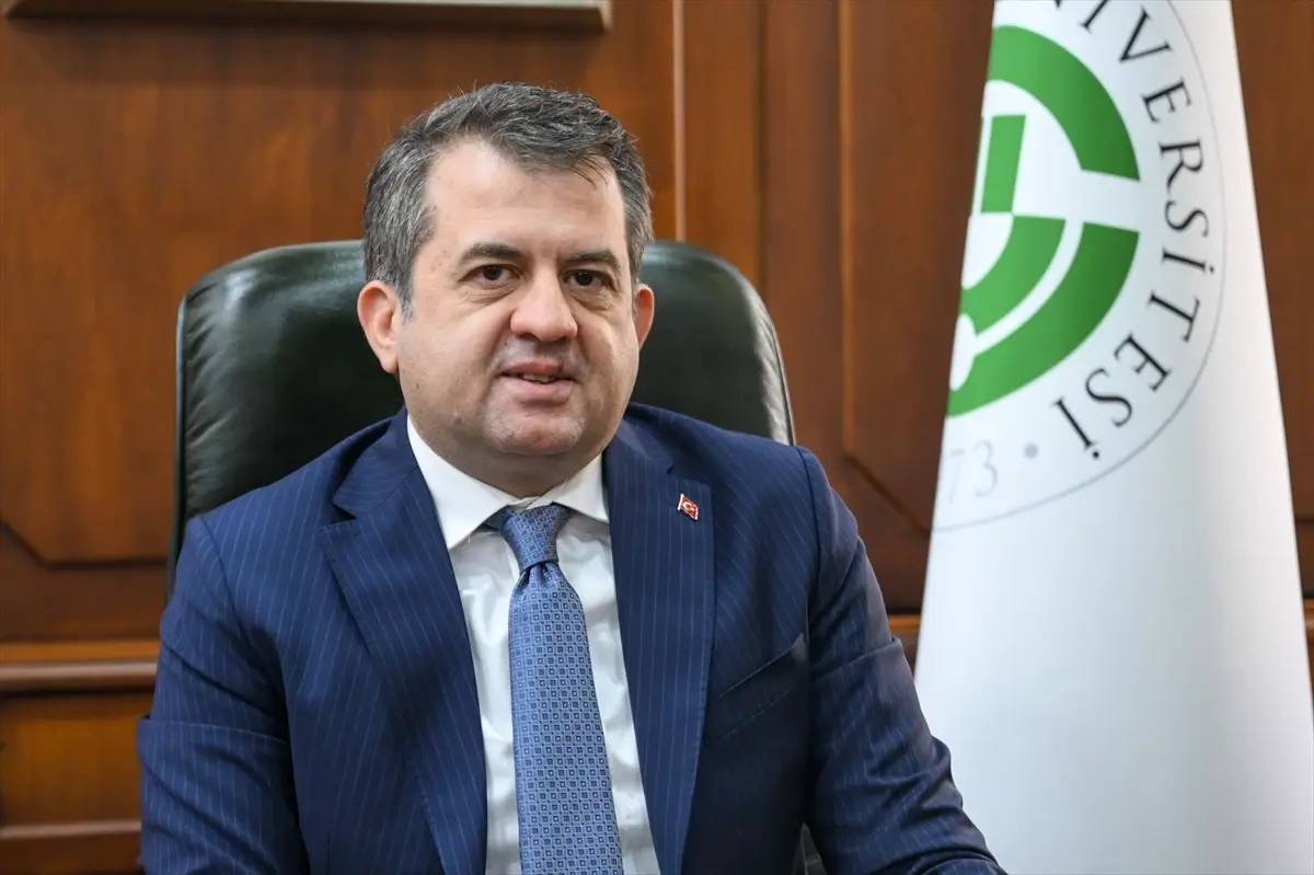 Çukurova Üniversitesi Rektörü Prof. Dr. Beriş, 'Yılın Kareleri' Yarışmasında Değerlendirme Yaptı