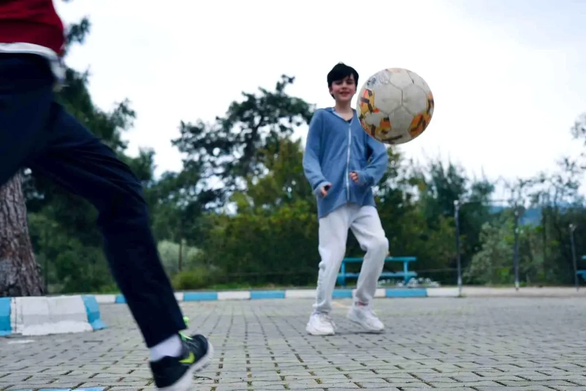 Genç Yetenek Mustafa Konak, Berlin'de 'Yerçekimi' ile Beyaz Perdeye Çıkıyor