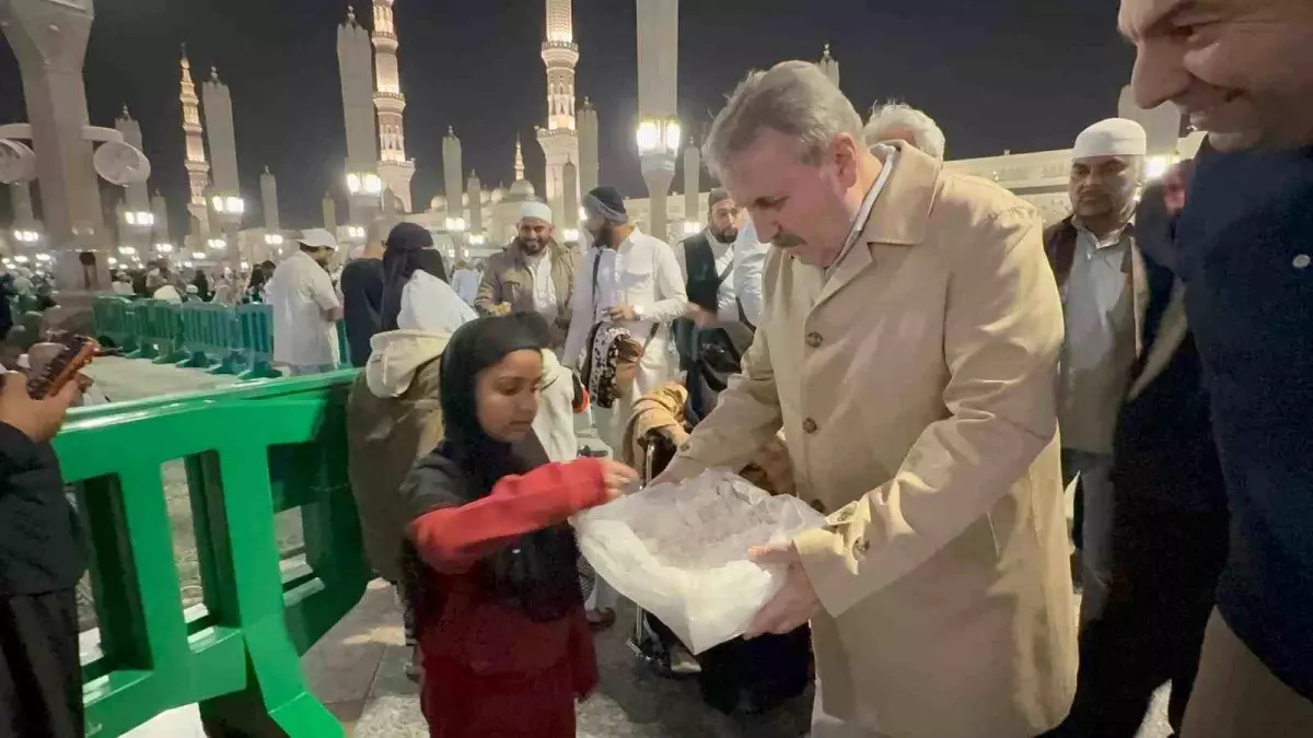 Destici, Miraç Kandili'ni Mescid-i Nebevi'de Kutladı