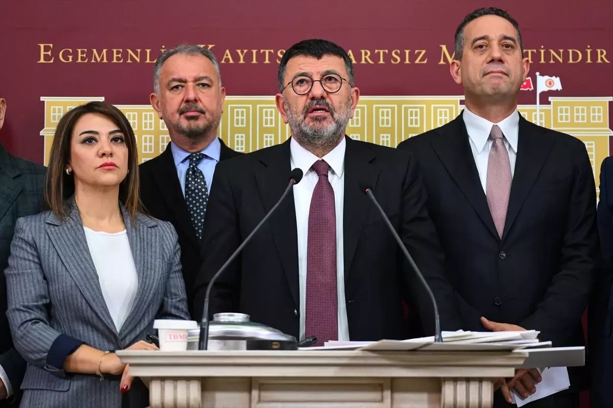 CHP Milletvekilleri Emeklilere Seyyanen Zam İçin Ortak Açıklama Yaptı