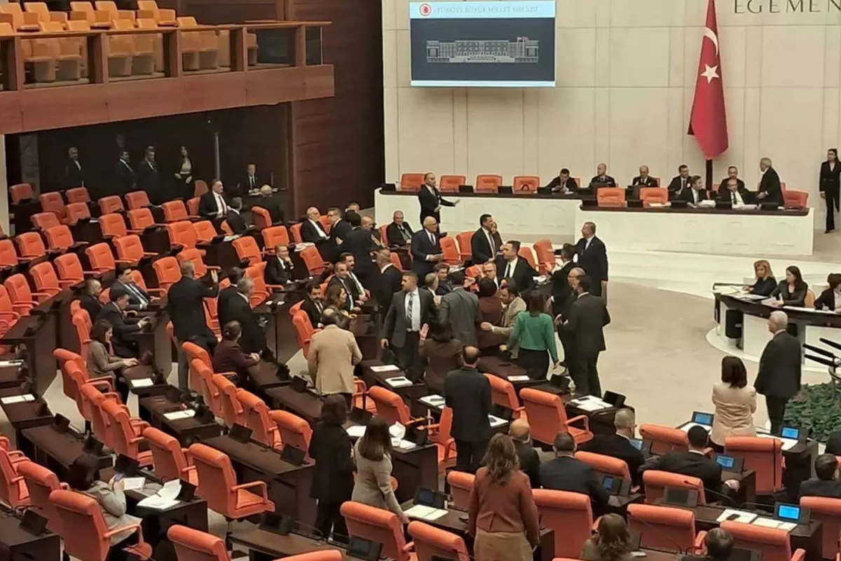 DEM'li Sırrı Sakık'tan TBMM'de Sert Uyarı: "Gerekeni Yapacağız"