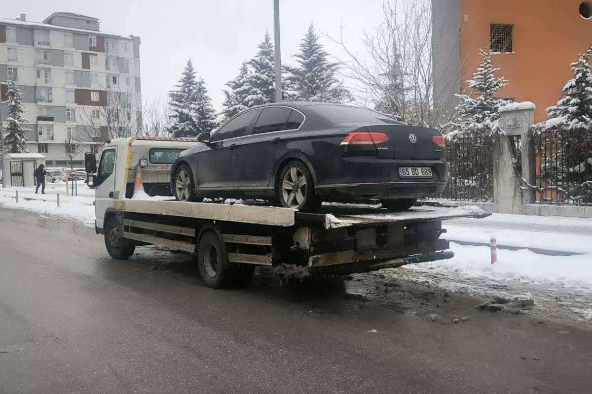 Van'da DEM Partili Belediye Başkanı’nın Resmi Aracına Haciz Kararı