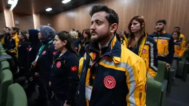 Eyyüp Kadir İnan İzmir'de açıklama yapıyor