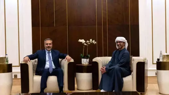 Bakan Fidan Abu Dabi'de resmi fotoğrafı