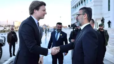 Hollanda Savunma Bakanı’nın özür konuşması sırasında çekilen fotoğraf