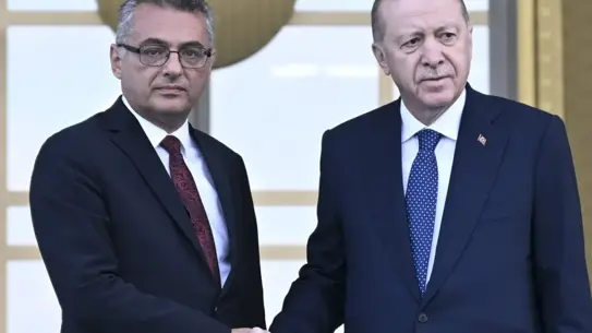 KKTC Lideri Erhürman, Türkiye'nin Deniz Altı Elektrik Hattı Projesine Karşı Çıkacağını Bildirdi