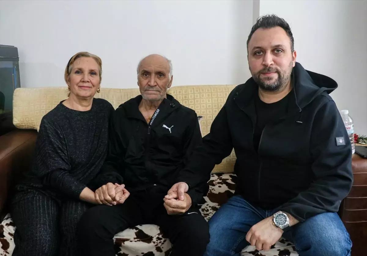 Tren İstasyonunda Kalp Krizi Geçiren Yaşlı Adam Defibrilatörle Hayata Döndü