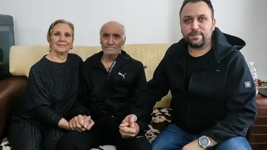 Tren İstasyonunda Kalp Krizi Geçiren Yaşlı Adam Defibrilatörle Hayata Döndü