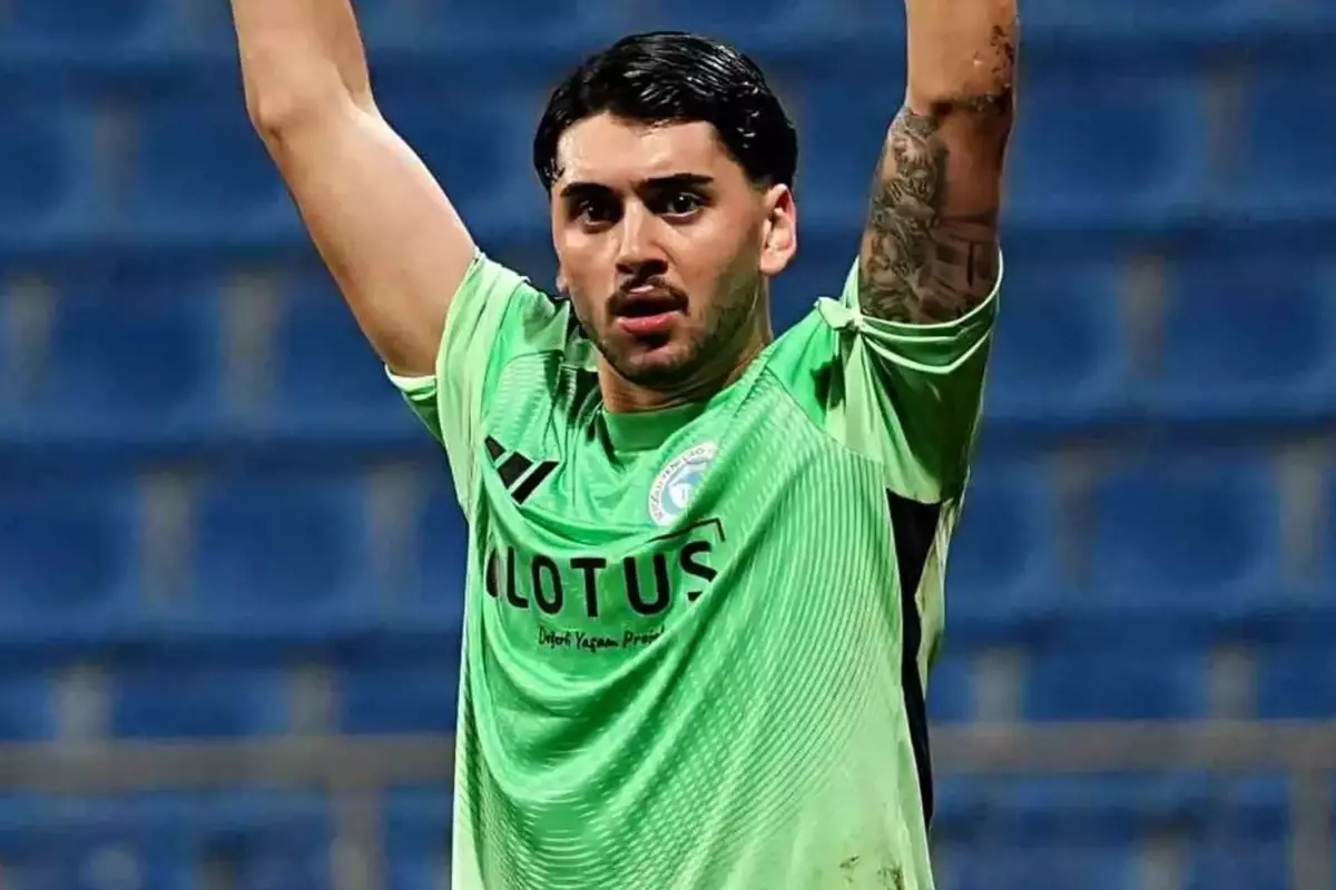 Beyoğlu Yeni Çarşı’nın Kalecisi Beytullah Buğra İpek, Fenerbahçe Maçında 10 Kurtarışla Göz Doldurdu