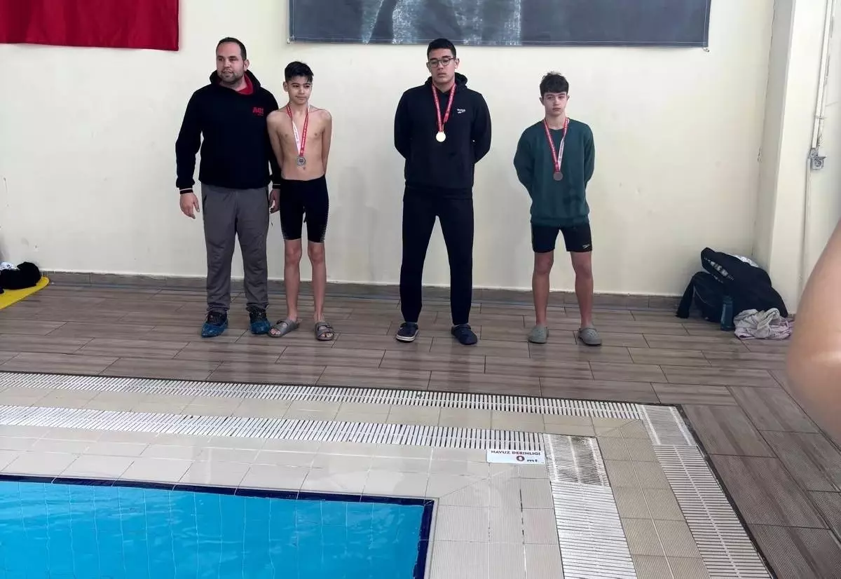 Sarıgöl’ün Yüzme Şampiyonu: Yiğit Alp Koşaraslan Manisa’da Büyük Başarı Elde Etti