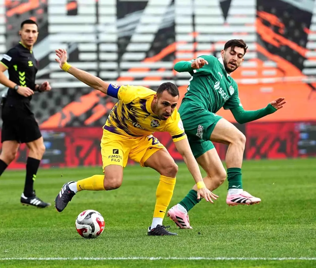 Eyüpspor, Ziraat Türkiye Kupası'nda İlk Yarıda 0-1 Geride Kalırken Iğdır FK'ye Karşı Mücadele Etti