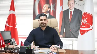 Güreş salonunda antrenman yapan genç sporcular