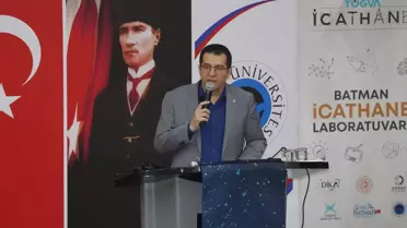 İcathane Atölyesi katılımcıları projelerini sunuyor