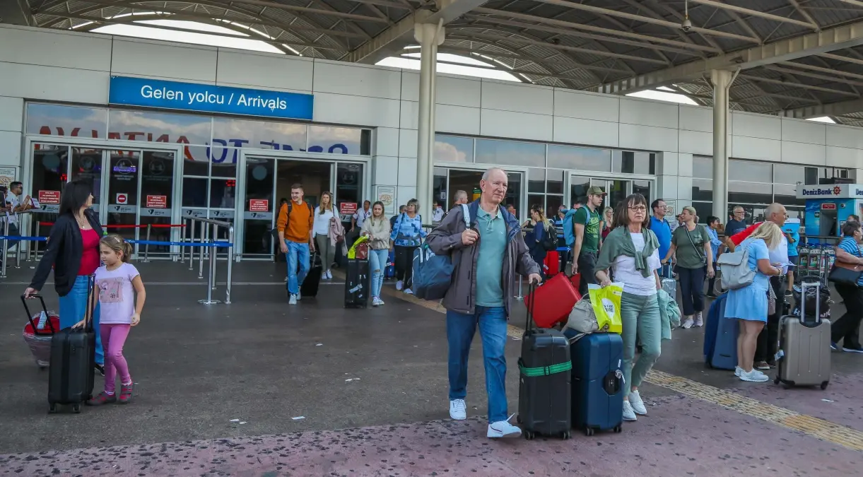 Antalya’da İngiltere ve Polonya Turistleri Rekor Kırdı: 16 Milyon Ziyaretçi
