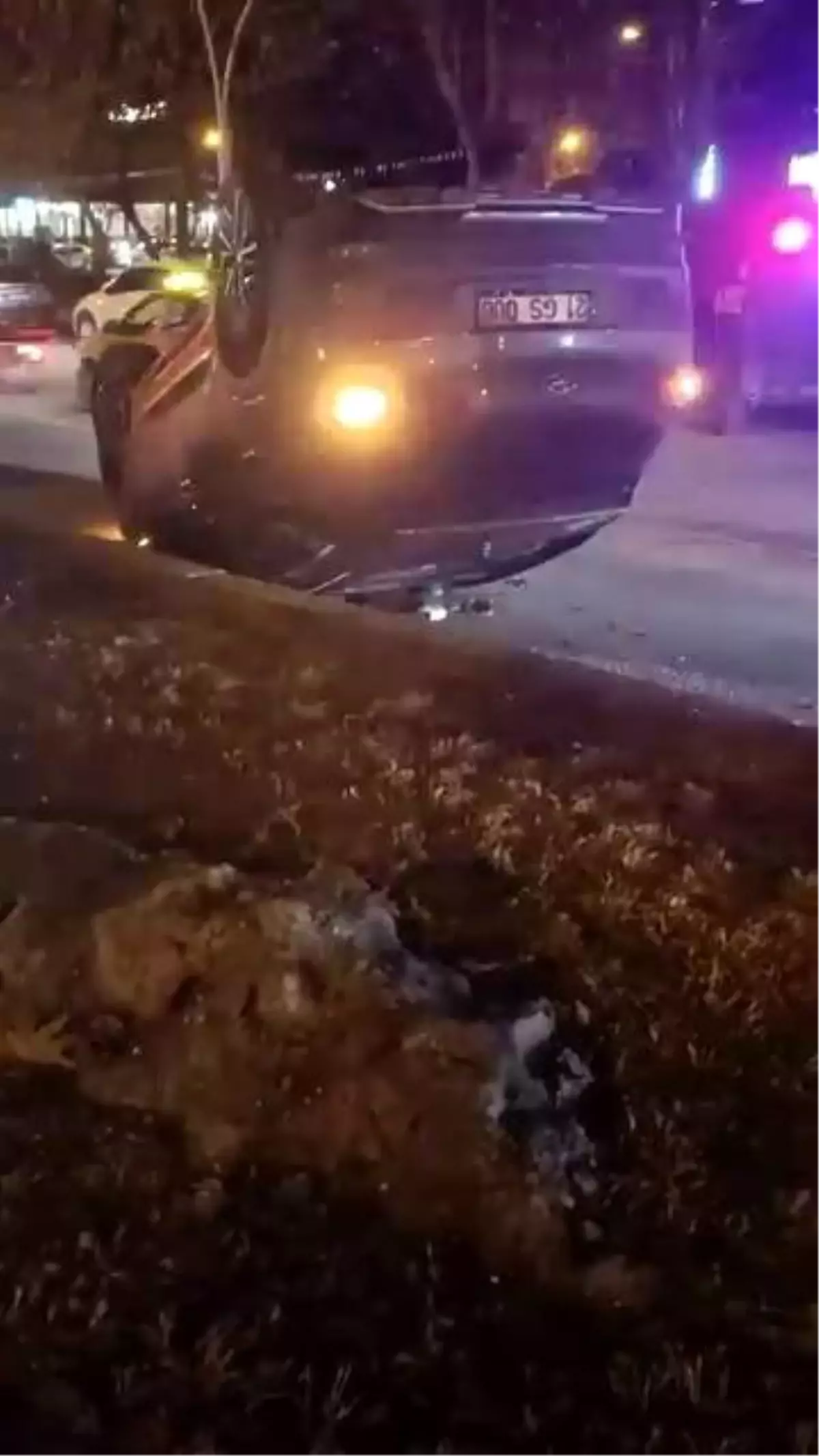 Diyarbakır'da Çarpışan İki Araçtan Birisi Takla Attı, 1 Yaralı