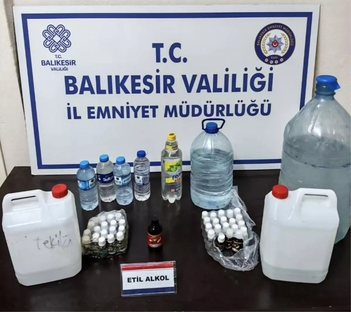 Balıkesir Erdek’te 23 Litre Kaçak İçki Ele Geçirildi, Şüpheli Gözaltına Alındı