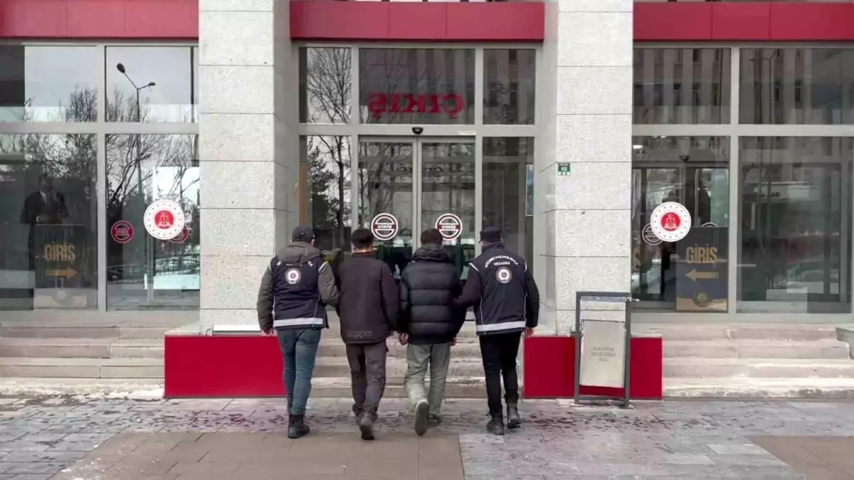 Erzurum’da 48 Düzensiz Göçmen ve 4 Organizatör Yakalandı