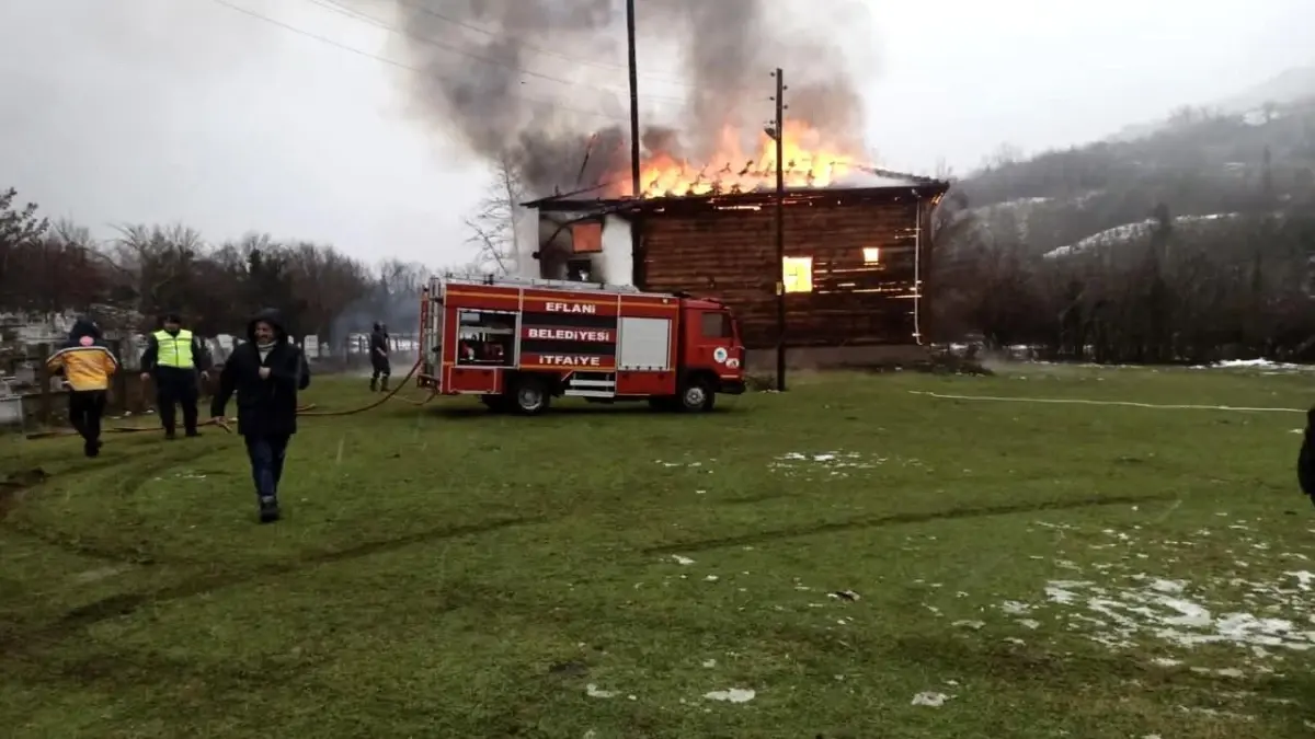Karabük’te 450 Yıllık Ahşap Camide Korkunç Yangın