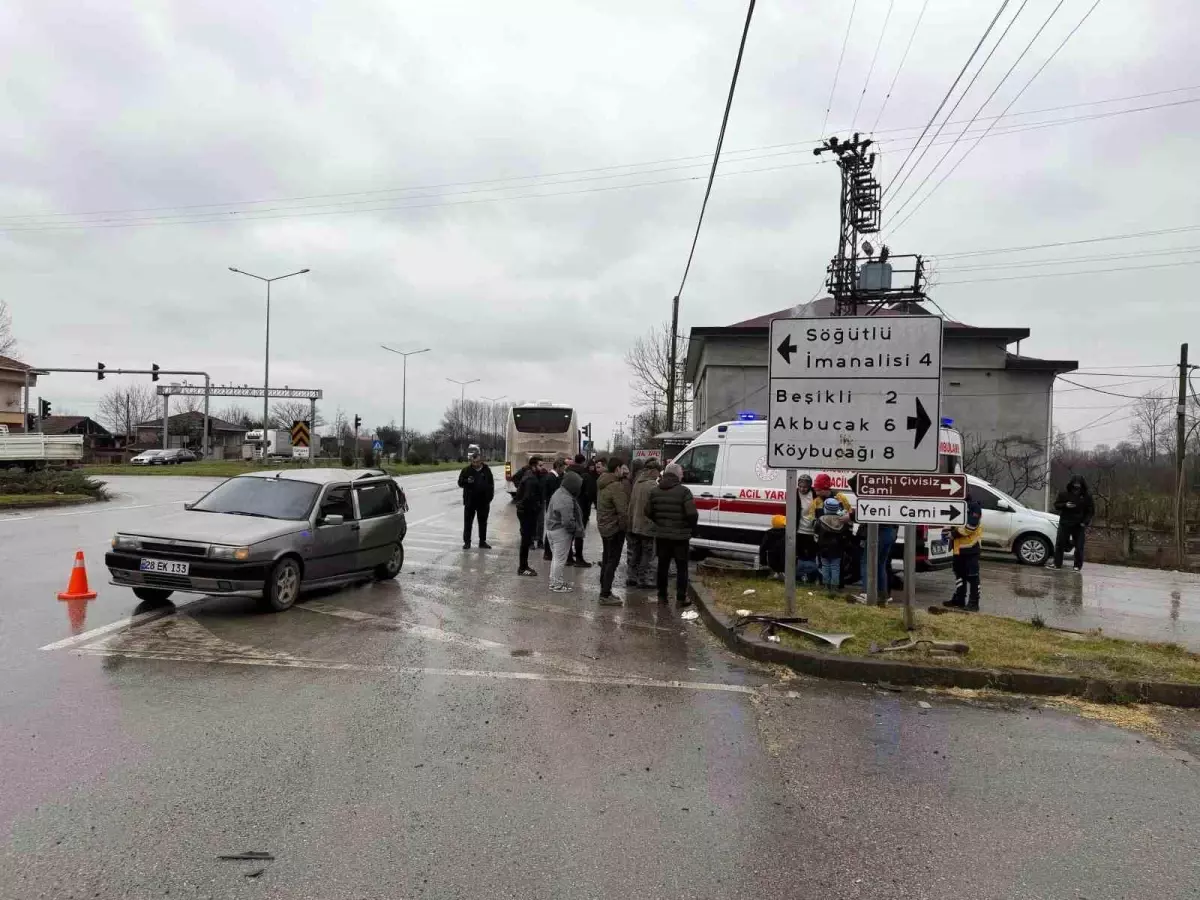 Samsun’da Kırmızı Işık İhlali Sonucu Otobüs Çarpması: 4 Yaralı