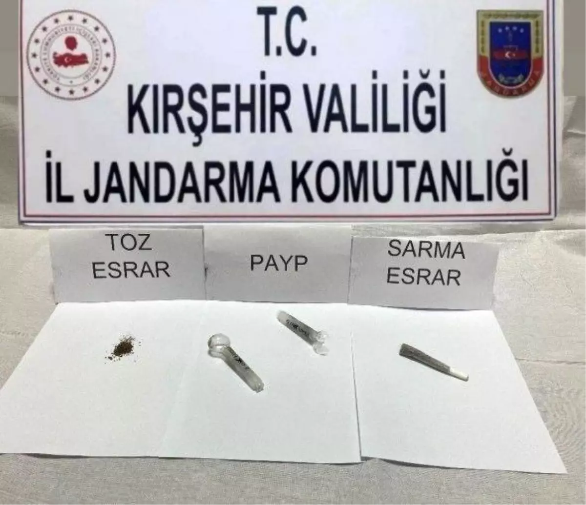 Kırşehir'de Jandarma Araçta 17 Gram Uyuşturucu Ele Geçirdi