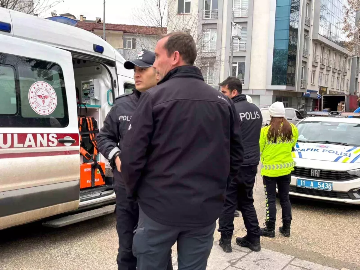 Bilecik'te Ani Fren Sonrası Motosiklet Devrildi: Sürücü Yaralandı