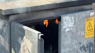 Yangın söndürülürken itfaiye ekipleri