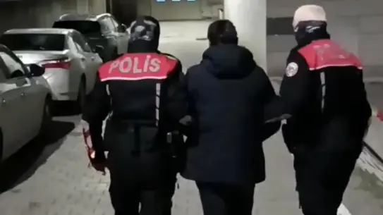 Polis ekiplerinin tutuklama anı