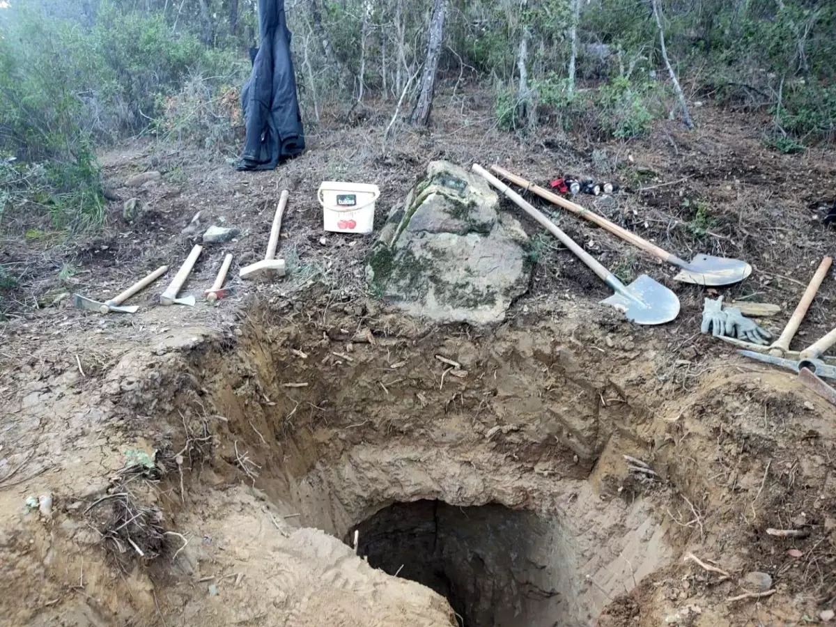 Karacasu’da Jandarma, Kaçak Kazı Operasyonu ile 5 Şüpheliyi Tutukladı
