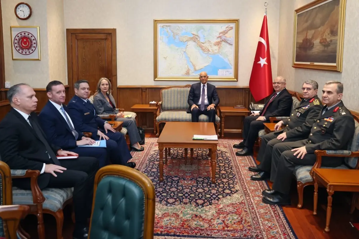 Savunma Bakanı Yaşar Güler'in Görüşmesi ve Protokol Tartışması Sosyal Medyada Gündemde