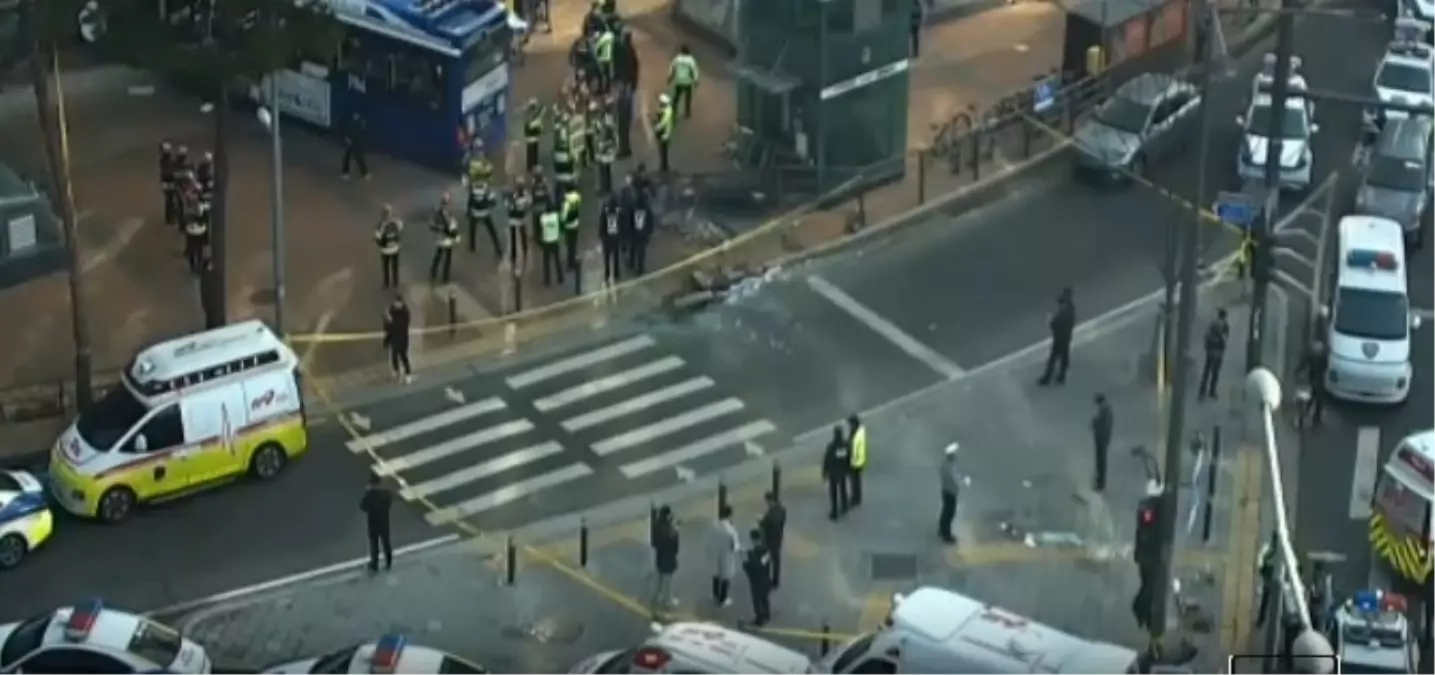 Seul'de Otobüs Banka Binasına Çarptı: 13 Kişi Yaralandı