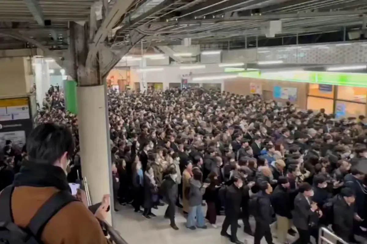 Tokyo’da Elektrik Kesintisi Metro Seferlerini Durdurdu