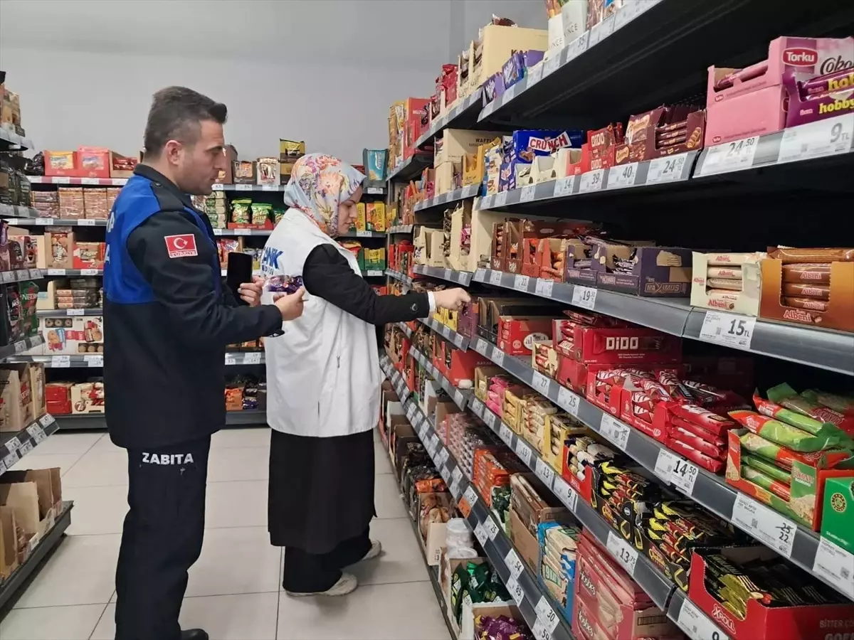 Canik Belediyesi Zabıta Ekipleri Zincir Marketlerde Gıda Güvenliği Denetimi Gerçekleştiriyor