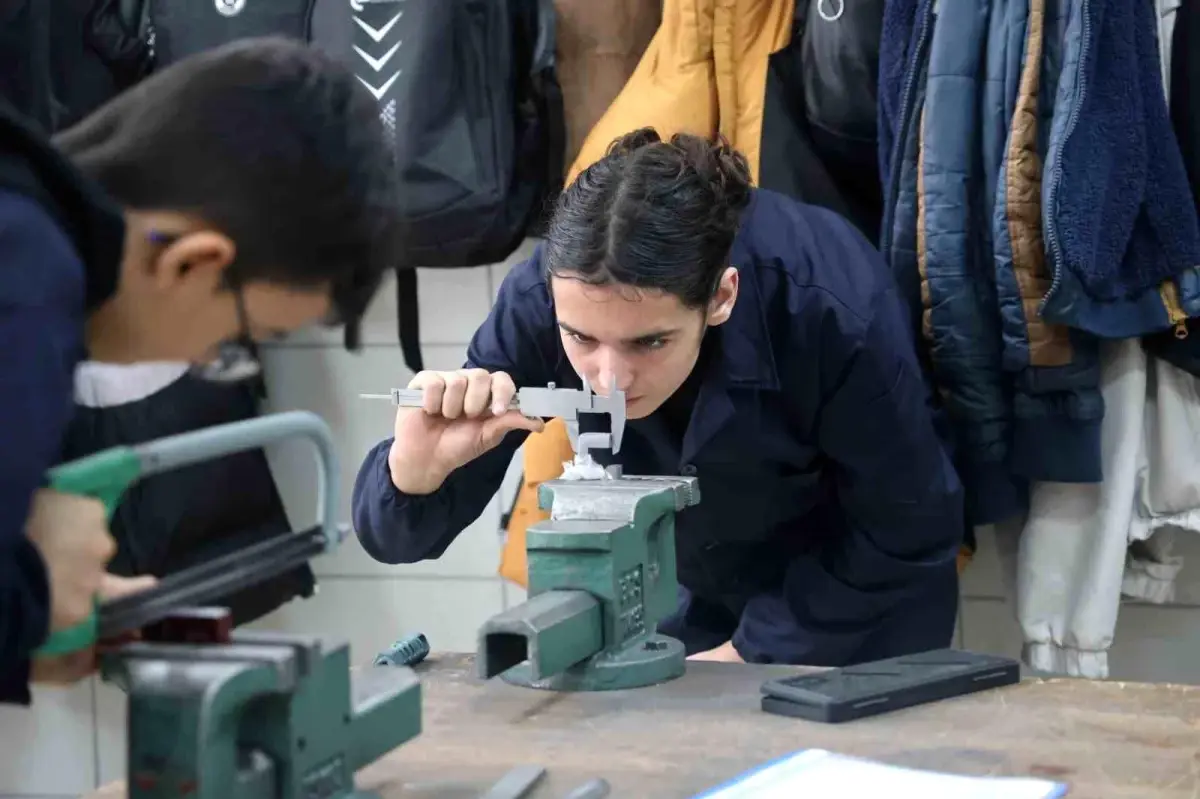 Konya’da Kılıçarslan Lisesi, 12 Milyon Liralık Üretimle Öğrencilerine Mesleki Deneyim Sunuyor