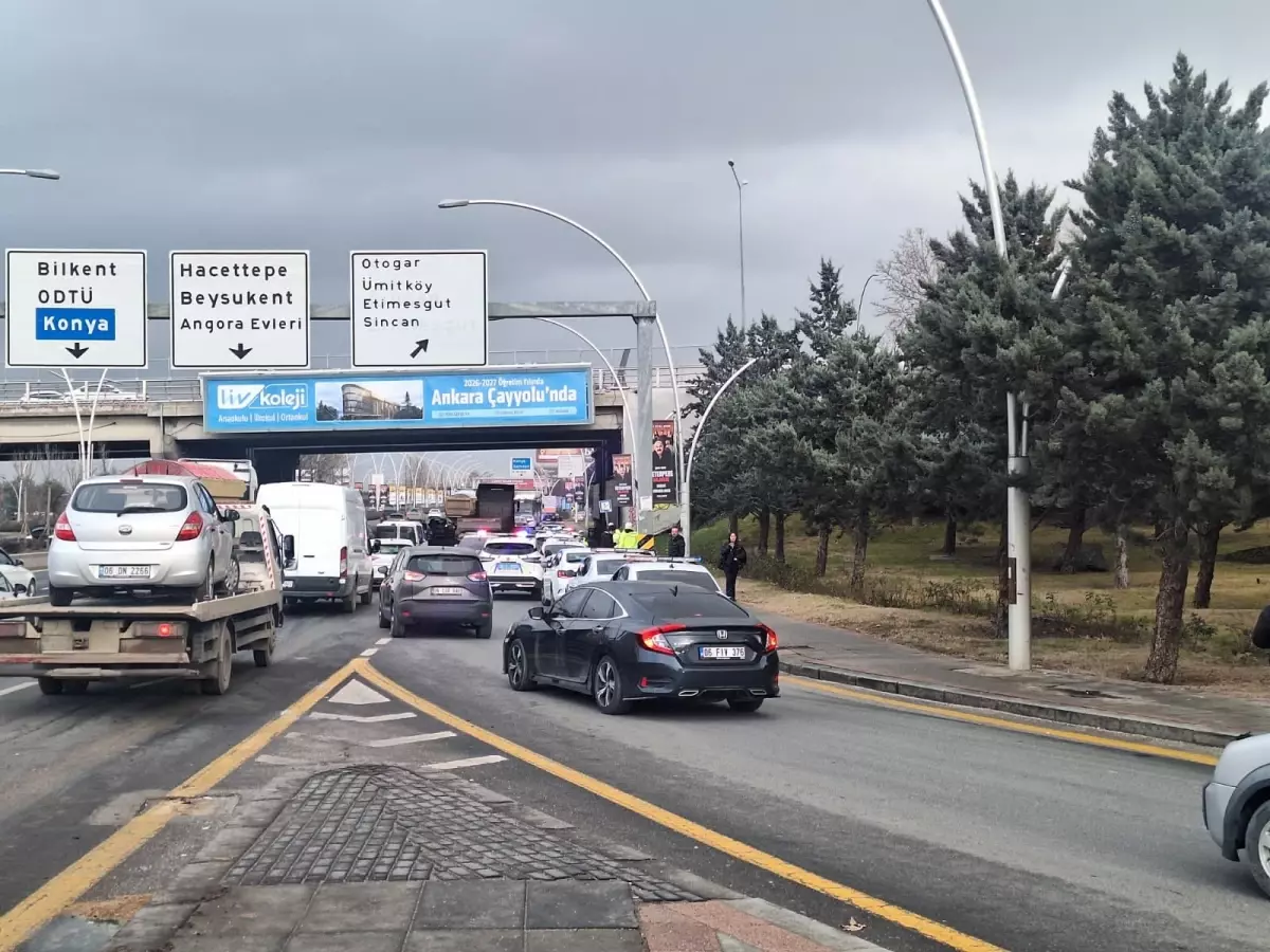 Ankara’da Zincirleme Trafik Kazası: 4 Yaralı, Birisi Ağır Yaralı