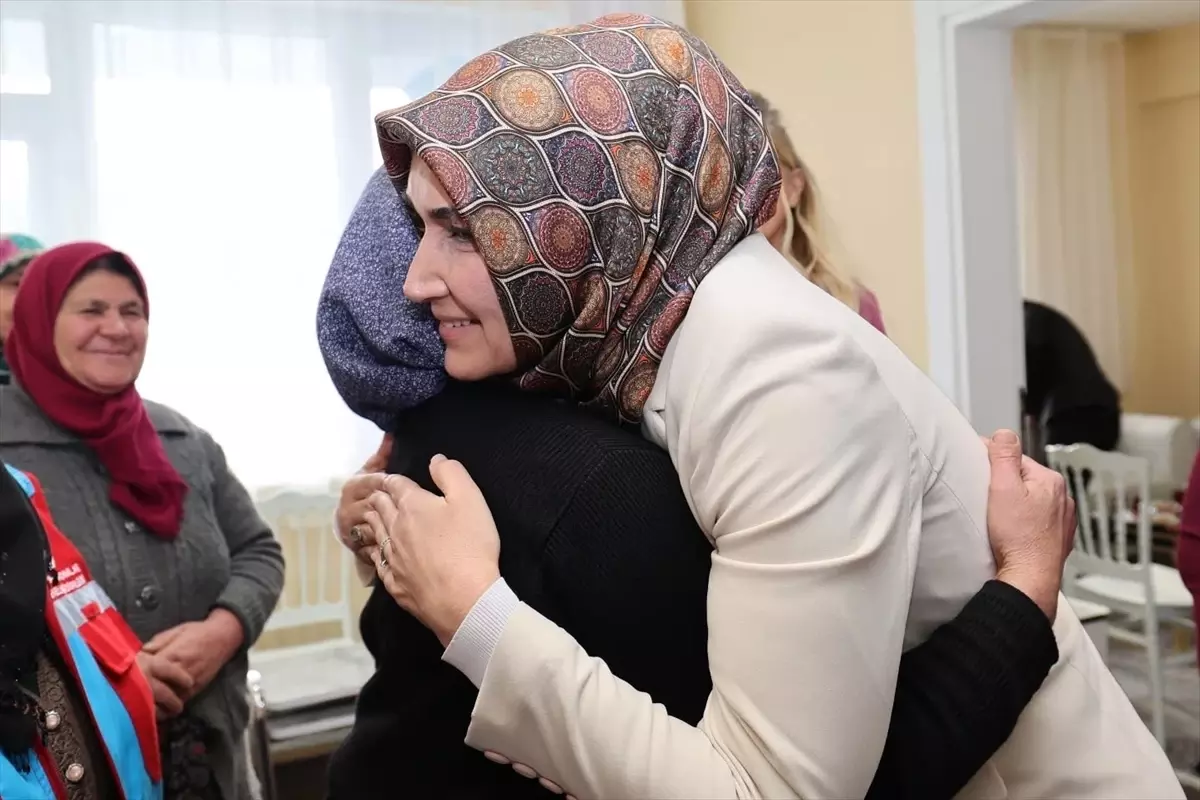 Afyonkarahisar Valisi Kübra Güran Yiğitbaşı, Yenilenmiş Evde Şehit Ailesiyle Buluştu