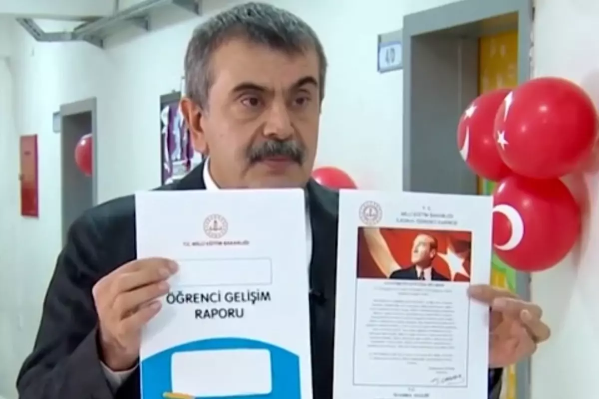 MEB'den Atatürk Fotoğrafı İddialarına Kesin Yanıt: Karneler Değişmedi
