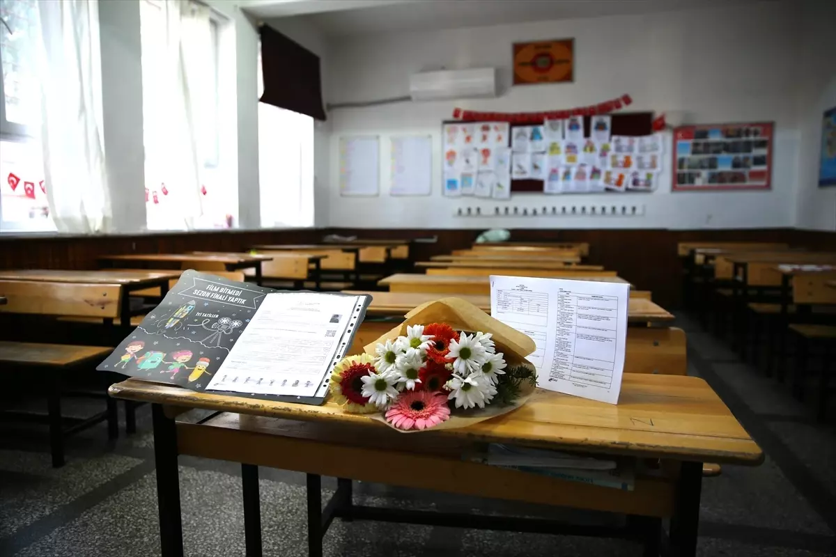 Sarıçam’da Üzücü Olay: Çocukların Karneleri Sınıflarına Çiçekle Bırakıldı, Babaları Tarafından Ölümle Sonuçlandı