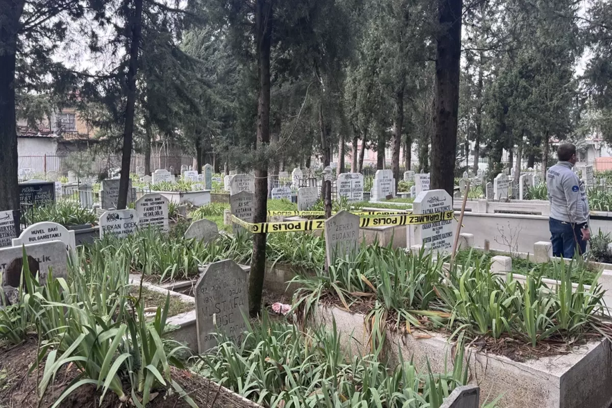 Bursa Yıldırım’da İzinsiz Bebek Cenazesi: Mezarlık Görevlisi Olayı Fark Etti