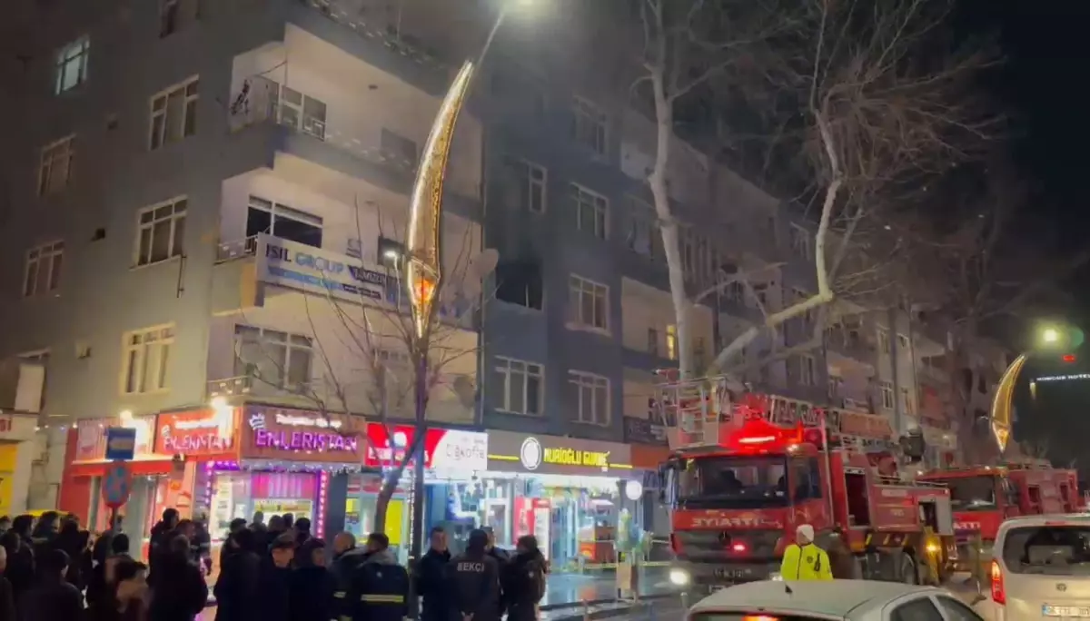 Niğde'de Apartman Yangını Kontrol Altına Alındı