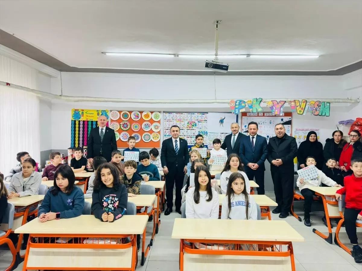 Eynesil ve Espiye Okullarında Karneler Açıldı: Öğrenciler Sonuçlarını Aldı