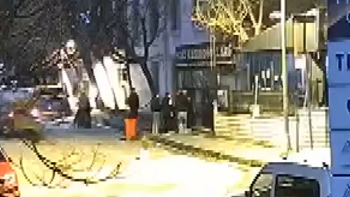 Güngören'de 15 Yaşındaki Genç, 17 Yaşındakini Bıçakla Yaraladı: Olayın Detayları