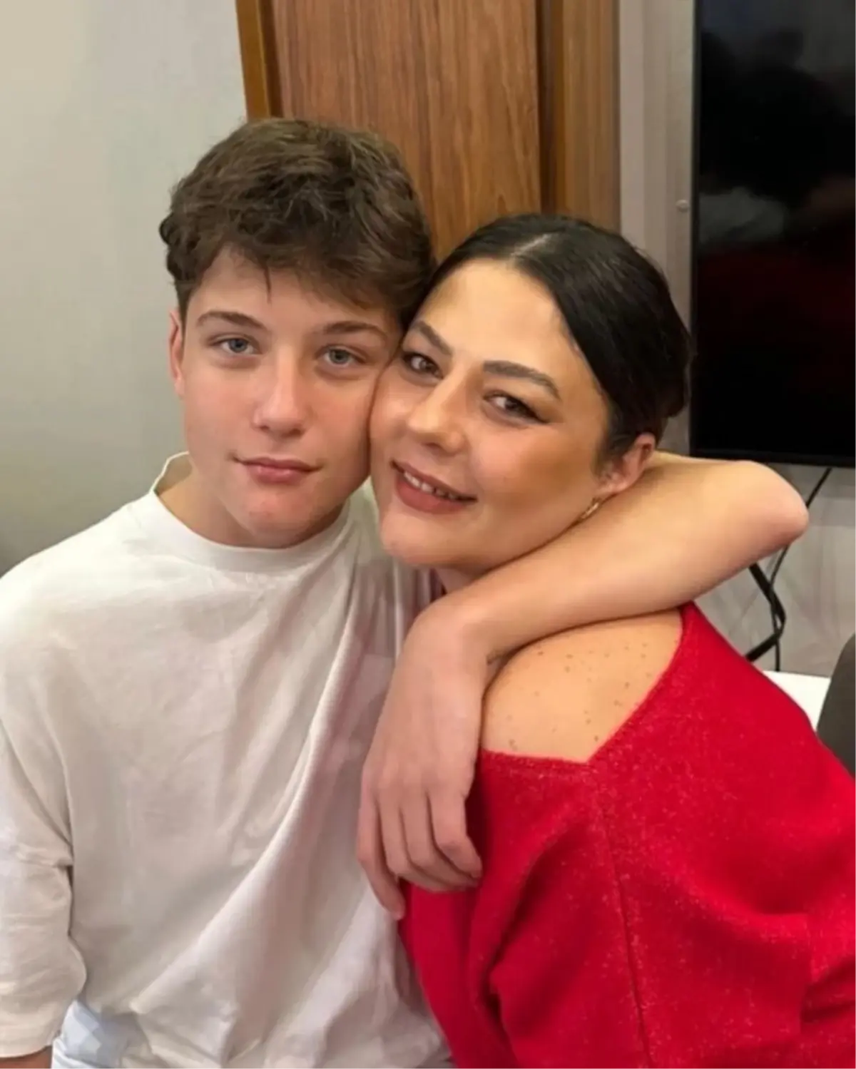 Güngören'de 15 Yaşındaki Genç, 17 Yaşındakini Bıçakladı: Olayın Detayları ve Aile Açıklamaları