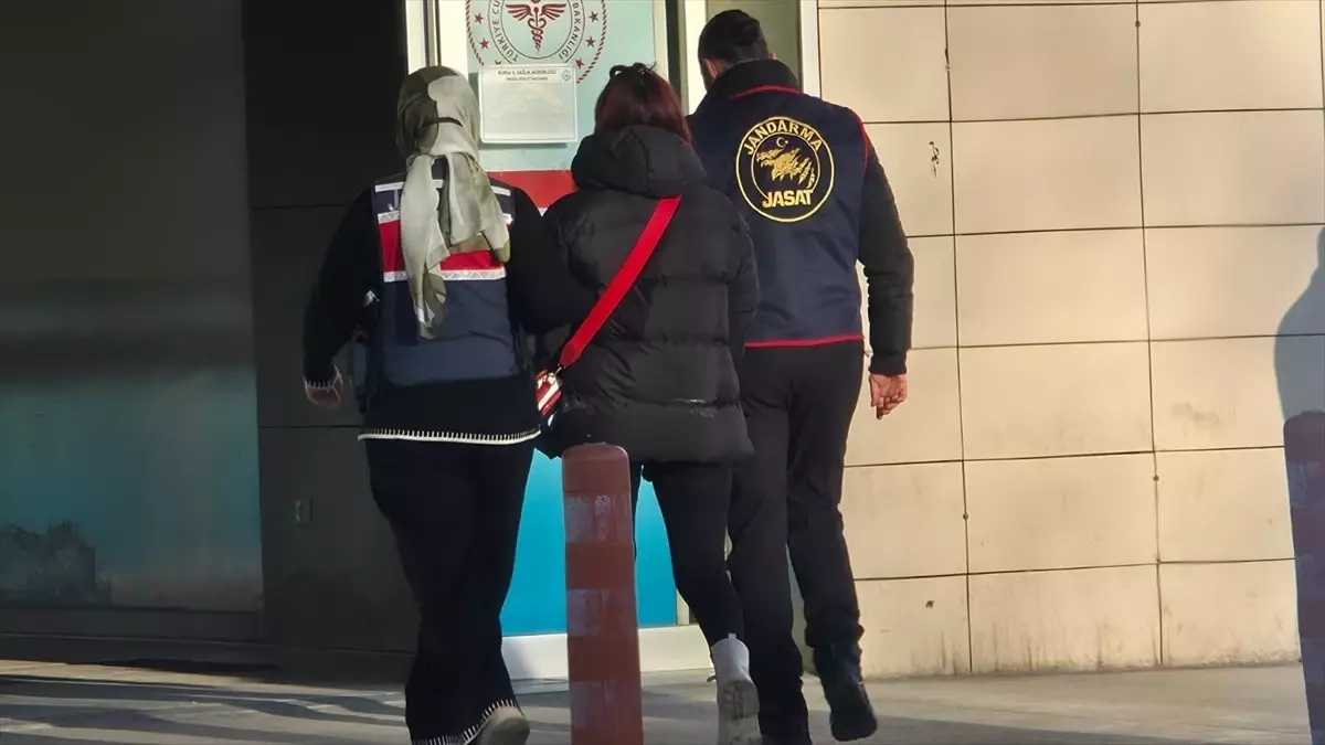 İnegöl'de Kaçak Mahkum Jandarmaya Teslim Edildi