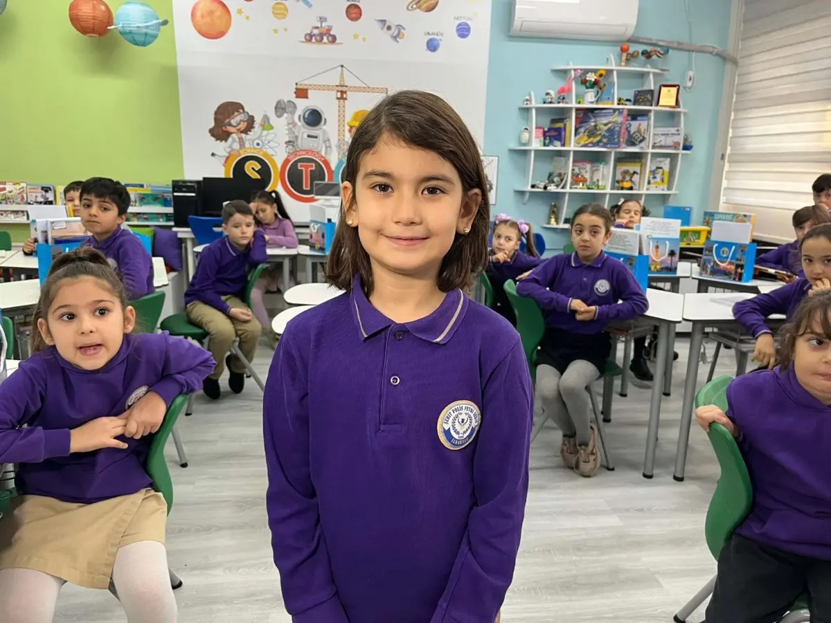 İzmir’de 721 Bin 862 Öğrenciye Karne Dağıtıldı: Validen ve Eğitim Müdüründen Özel Anlar