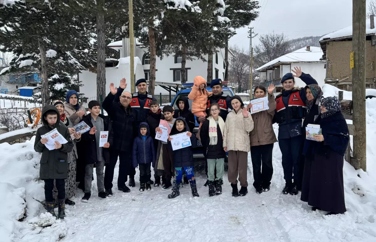 Tokat’ta Kar Felaketi: Jandarma Öğrencilerin Karnelerini Evlerine Teslim Etti